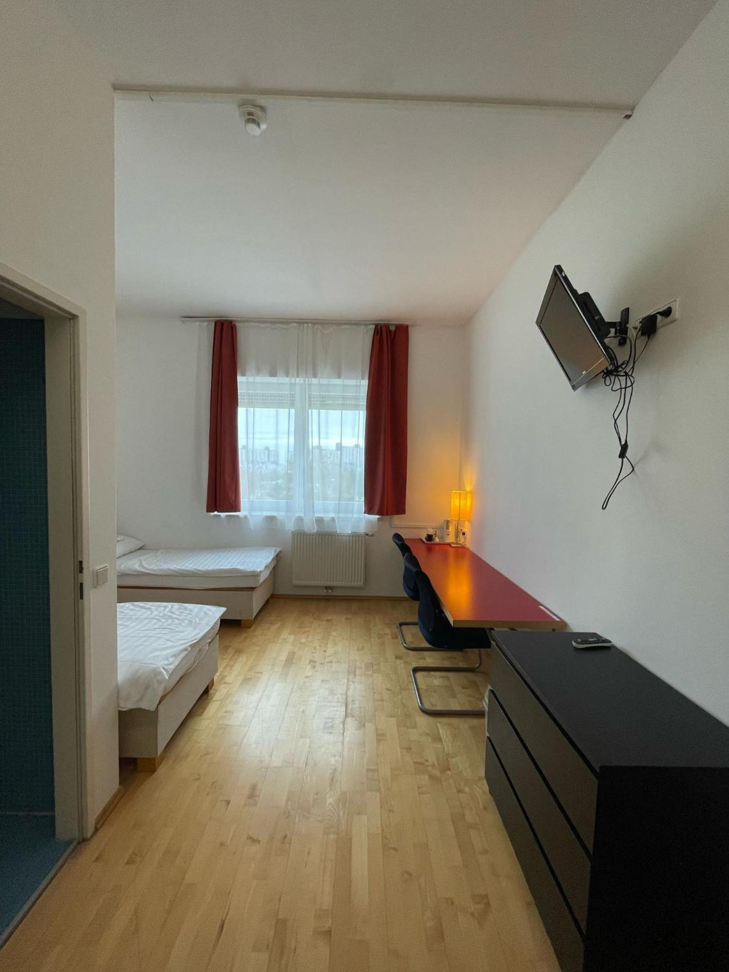 Hostal Workbase *